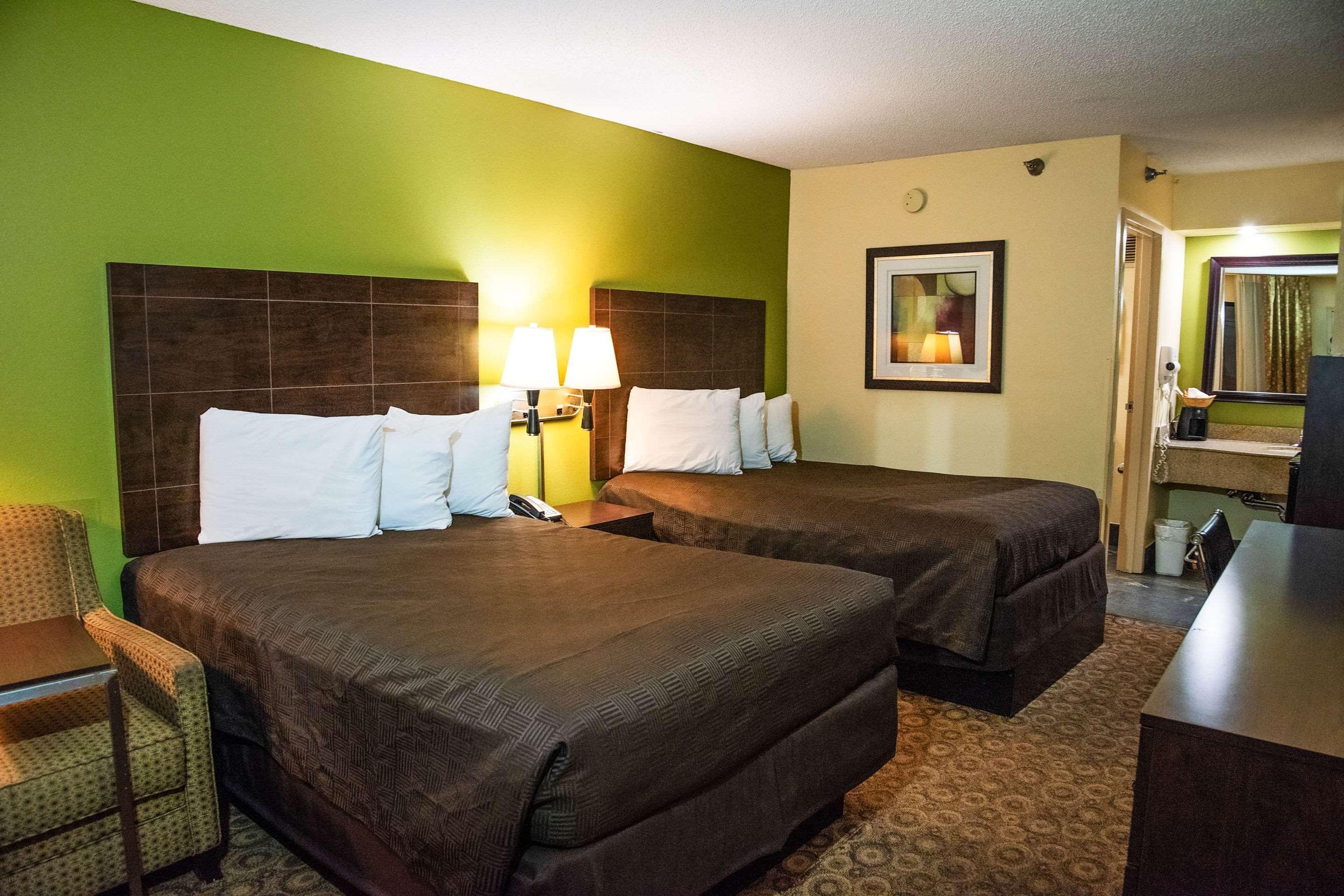 Rodeway Inn & Suites Кларксвілл Екстер'єр фото