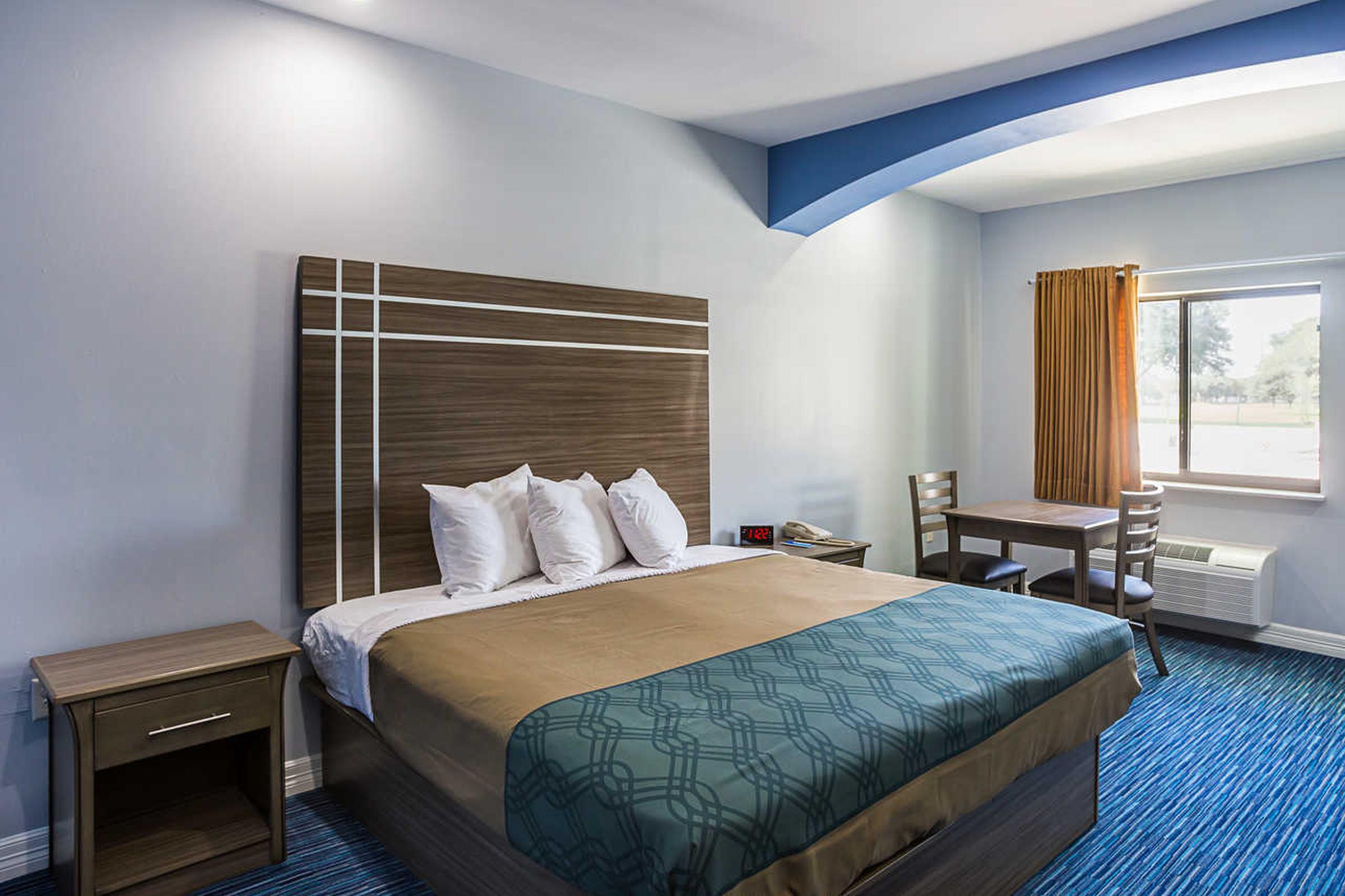 Rodeway Inn & Suites Кларксвілл Екстер'єр фото