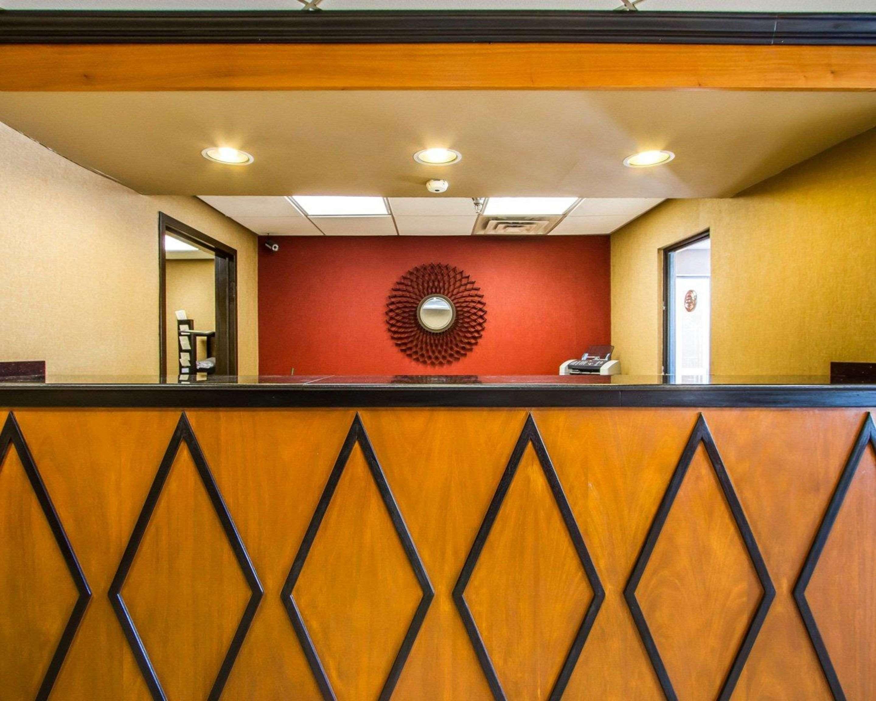 Rodeway Inn & Suites Кларксвілл Екстер'єр фото