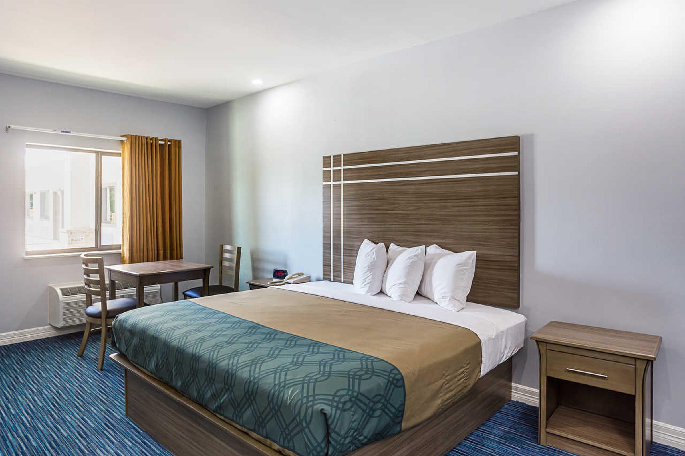 Rodeway Inn & Suites Кларксвілл Екстер'єр фото