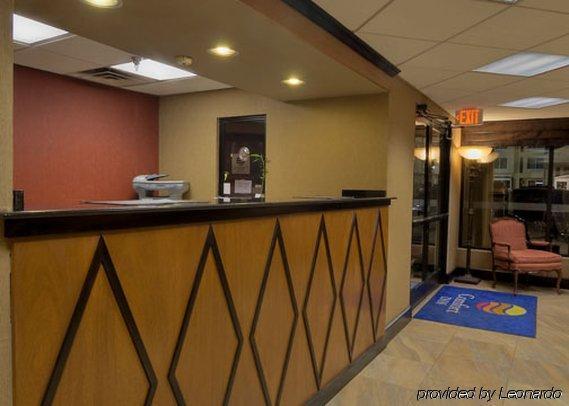 Rodeway Inn & Suites Кларксвілл Інтер'єр фото