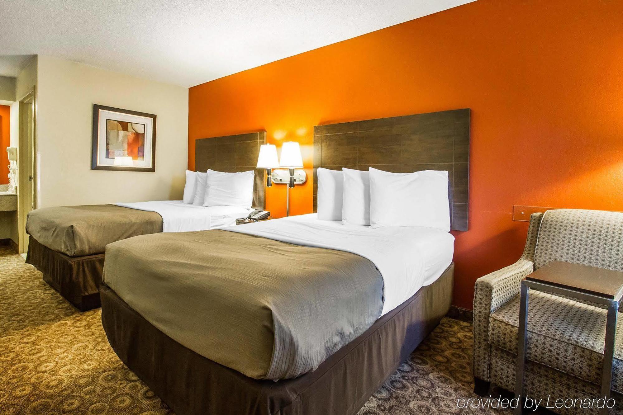 Rodeway Inn & Suites Кларксвілл Екстер'єр фото