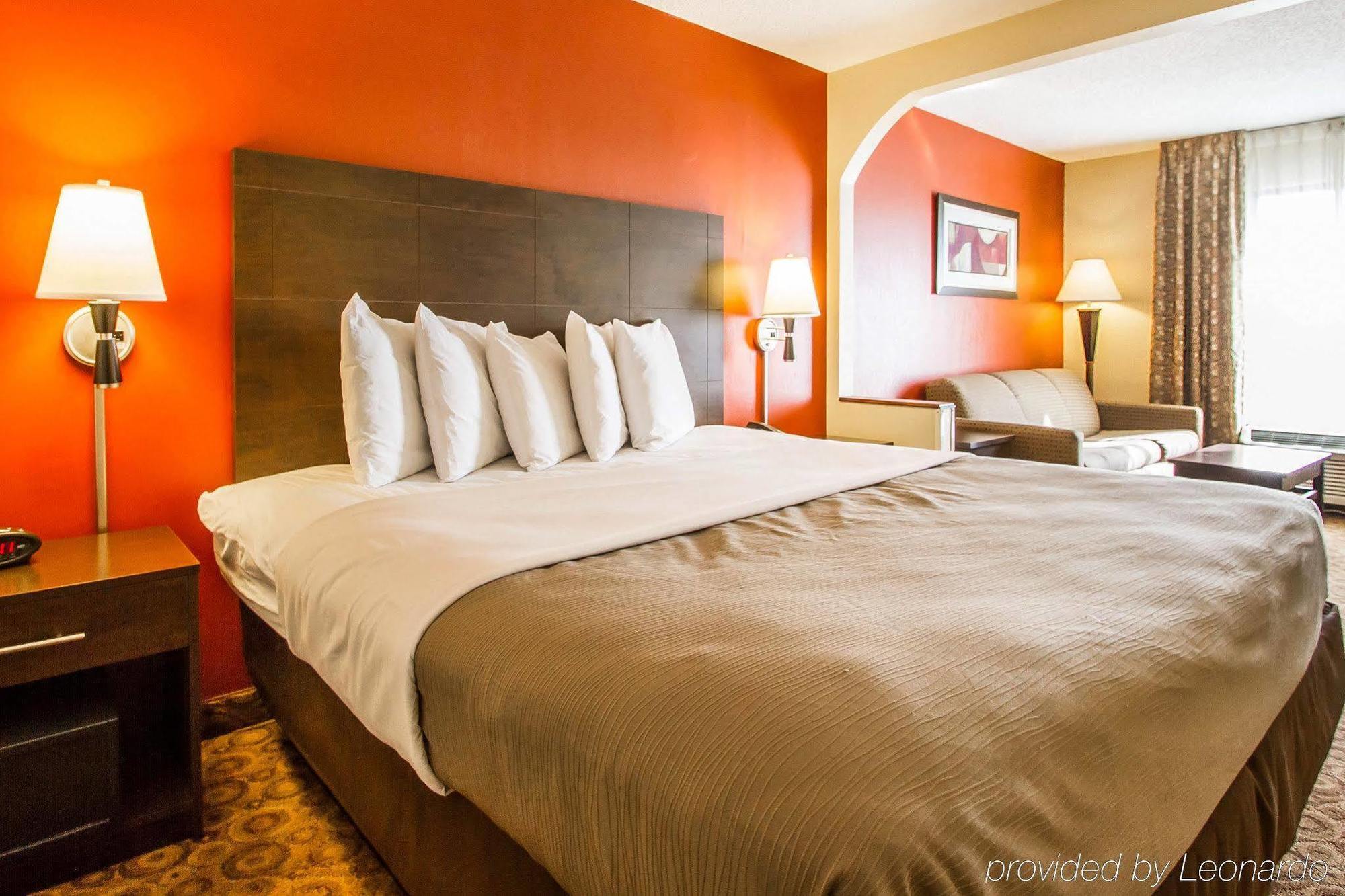 Rodeway Inn & Suites Кларксвілл Екстер'єр фото